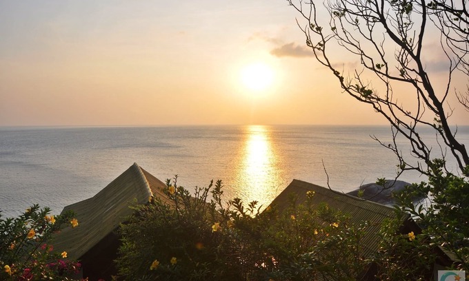 Baan Tai Cottage | Triple Fan Bungalow with Seaview