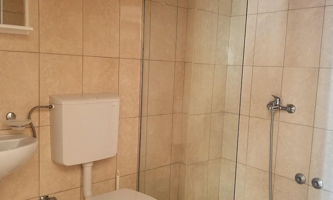 Gjerana House | Triple room by the swimming pool