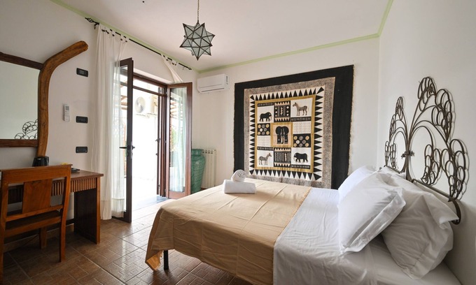 Succhivo Bed & Breakfast | Triple room-Classic-Ensuite with Shower-Garden view