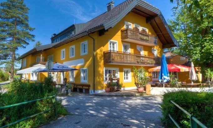Thalgau Bed & Breakfast | Triple Room - Gasthof Betenmacher