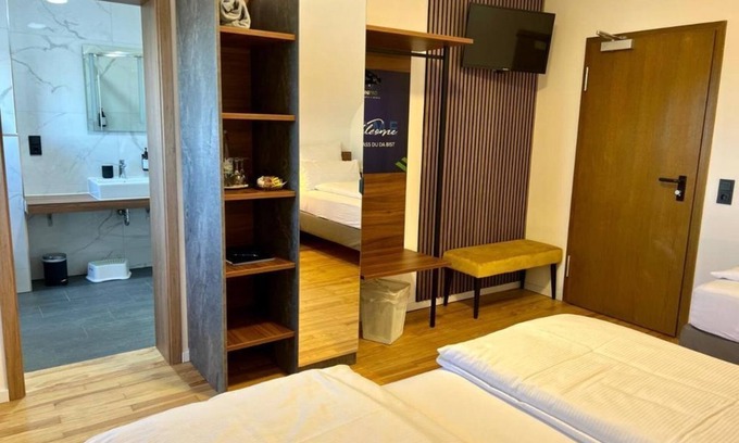 Weiskirchen Apartment | Triple room - JUNIPRO Hotel Schinderhannes