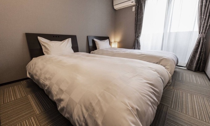 Higashiyama Hotel | Triple Room River view