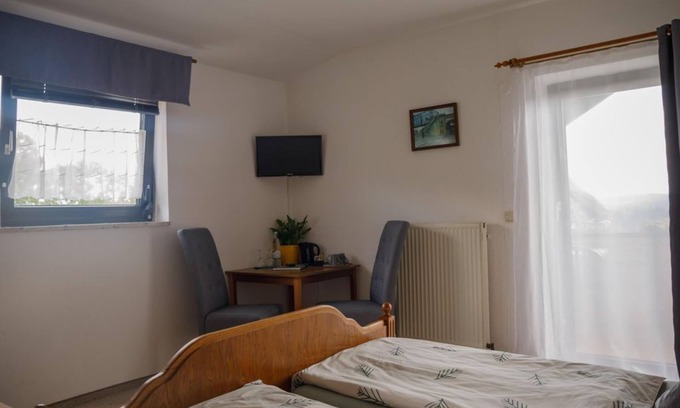 Fleckl Apartment | Triple room, shower, toilet, balcony - Gasthof - Pension Sonneneck