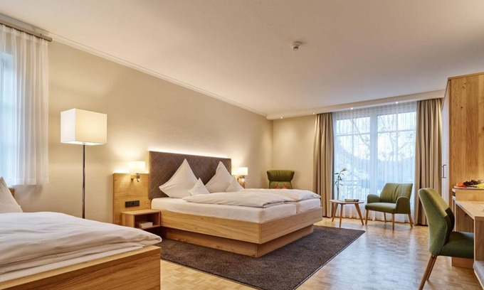 Eitelsbach House | Triple Room Shower/WC - Hotel-Weingut Weis