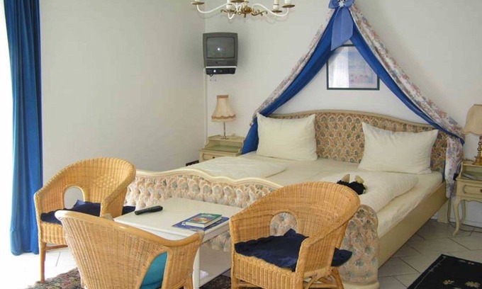 Kippenheim Apartment | Triple Room with Shower and Toilet - Bed & Breakfast in Kippenheim R. Müller