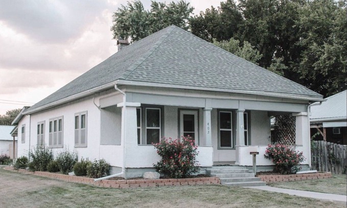 Hoisington House | Triple S Lodge at the Bottoms
