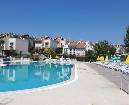 Kadnlar Denizi Mahallesi Villa | Triplex Family House, Kusadasi