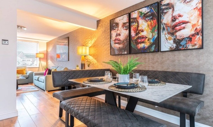 Measham House | Triumph House - Suitable for Contractors and Professional Personal