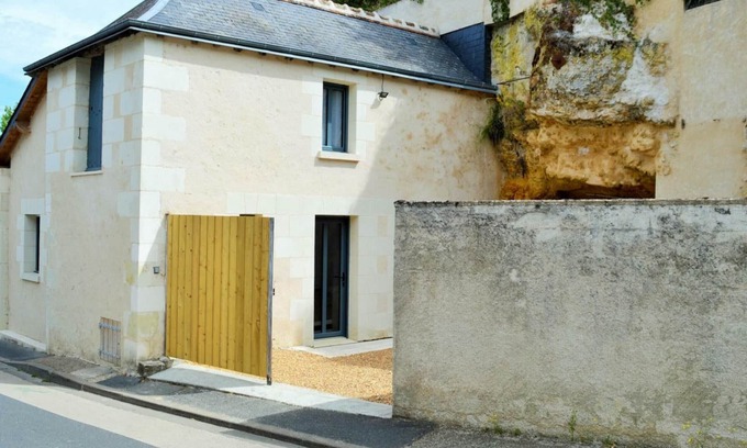 Savonnieres Cottage | Troglodyte Gîte avec Cour Privée, Garage, et WiFi près de la Loire à Vélo - Touraine Charm