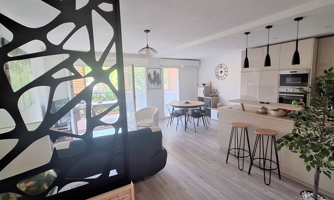 Saint-Cyr-sur-Mer Apartment | Trois Pièces , Terrasse, 15' à Pied de la mer