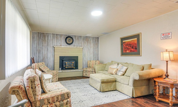 Tropic Cottage | Tropic Getaway Near Bryce Canyon National Park!