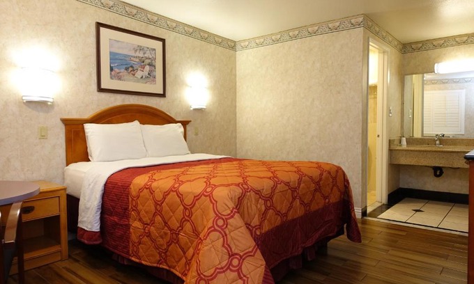 Garden Grove Hotel | Tropic Lodge