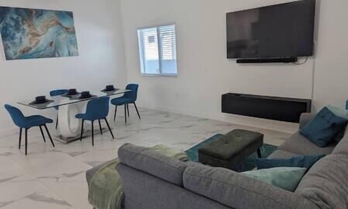 Downtown Fort Lauderdale House | Tropical 1-2BR Retreat Near Beach, Airport & Downtown