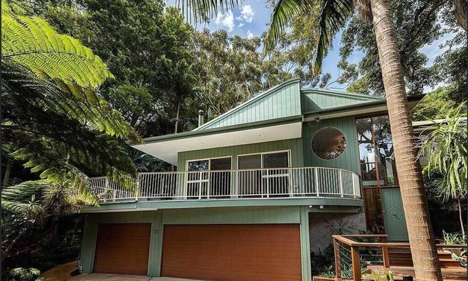 Stanwell Park House | Tropical Beach Escape - 3 min Walk to Surf Beach and Cafes
