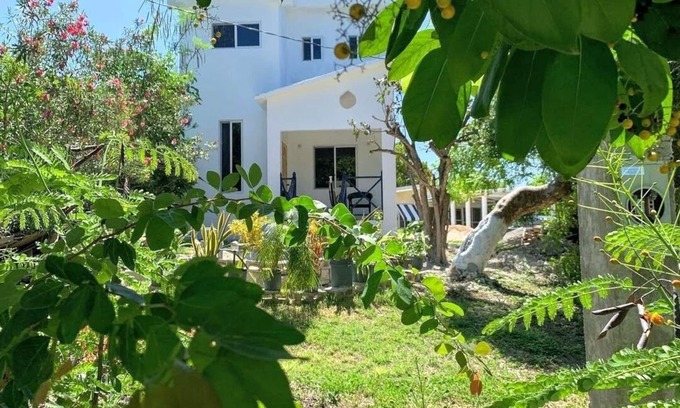 Treasure Beach Cottage | Tropical Beach Loft w/King Bed + Sea/Mountain Views!