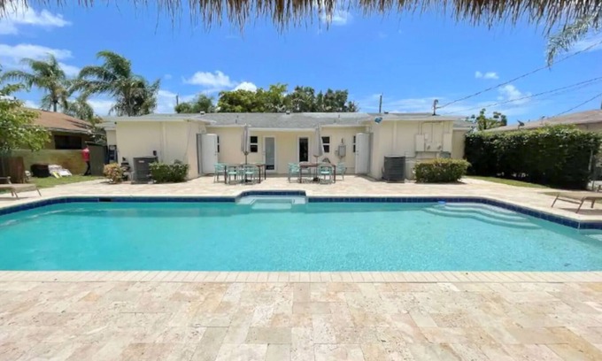 Royal Poinciana House | Tropical Breeze 12 Guests-Heated Pool-Golf-Beach