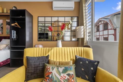 Fort-de-France Apartment | Tropical Chic Immeuble Le Botanik