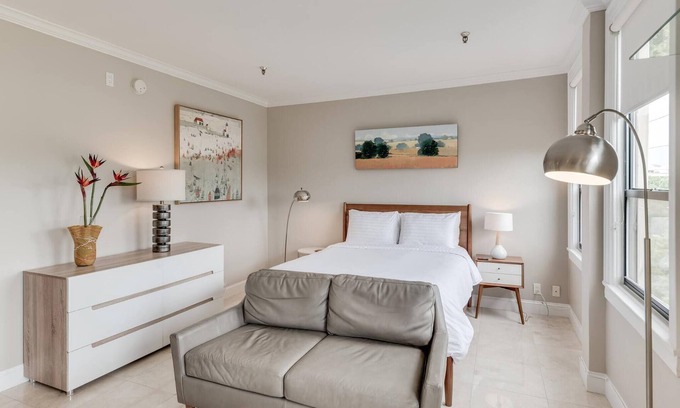 Palm Beach - West Palm Beach Condo | Tropical Coastal Loft 3214