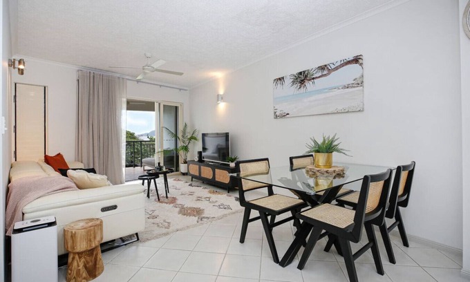 Cairns North Apartment | Tropical Comfort: Pool & Stunning Esplanade