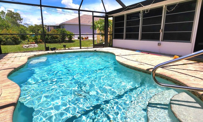 Gulf Cove House | Tropical family getaway w/pool