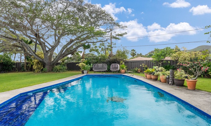Kailua House | Tropical Gardens,4 Bdr, Large Yard, Pool, 5 min Walk to Beach,Koi Pond, Kailua