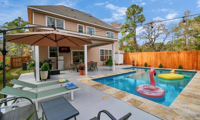 Conroe House | Tropical Getaway with Pool and Game Room