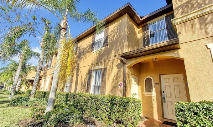 Wellington House | Tropical haven 4-bedroom townhome in Davenport