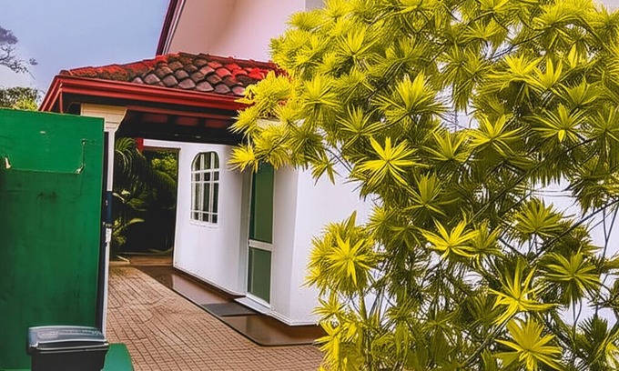 Negombo Villa | Tropical Haven – Fully Air Conditioned Modern Luxury 3 Bed Room Villa in Negombo
