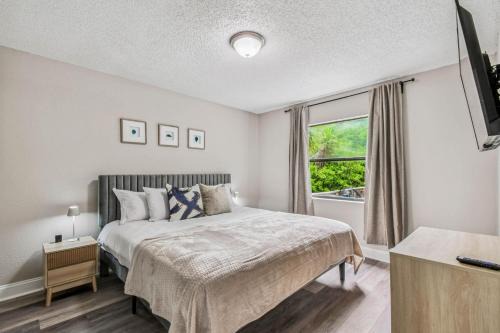 Port Tampa City House | Tropical Haven with Hot Tub, Deck, Near Beach