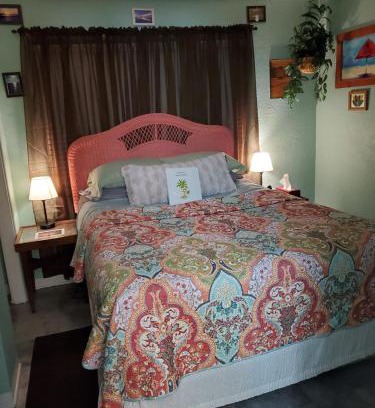 Walkers Holly Hill House | Tropical Hideaway