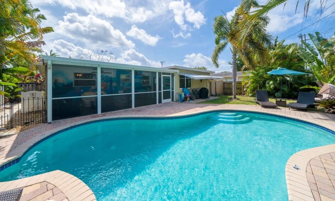 North Corals House | Tropical Home-Seaside w Heated Saltwater Pool