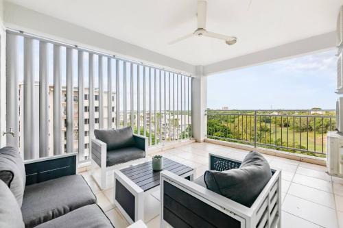 Darwin City Centre Apartment | Tropical Horizons - Chic Family Stay with Pool