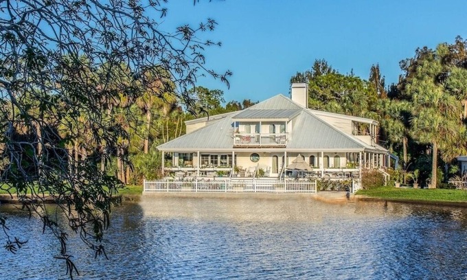 Aripeka House | Tropical Island Romantic Waterfront Private New 2Bed Suite Pool Sand Beach Gulf!
