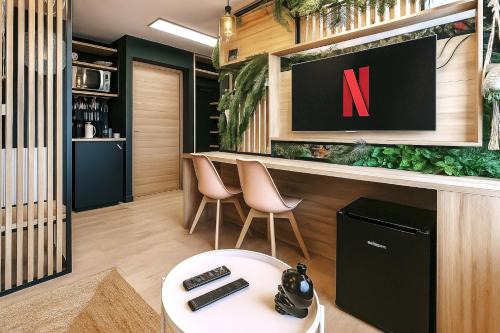 1st Arrondissement Apartment | Tropical Jacuzzi Oasis - Terreaux