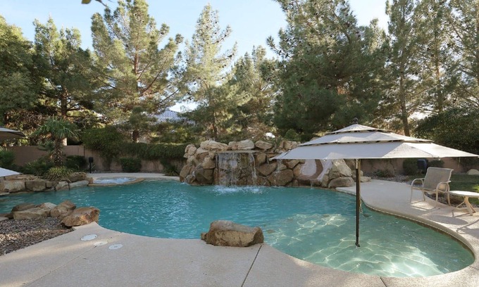 Las Vegas House | Tropical Las Vegas Vacation Luxury Home
