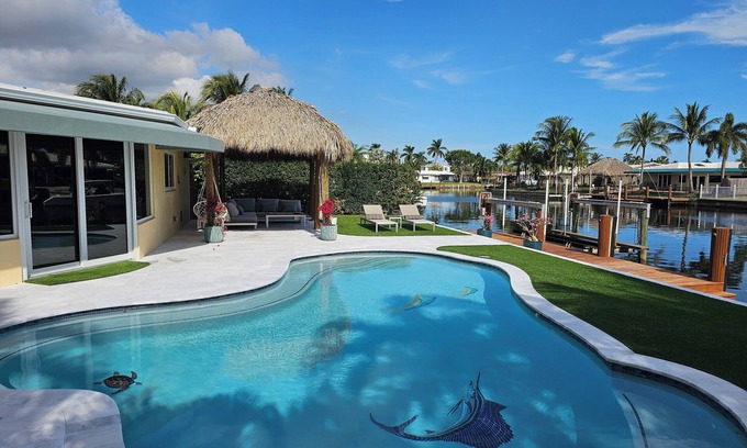 Garden Isles House | Tropical Luxury Living, waterfront, pool heated, close to the beach