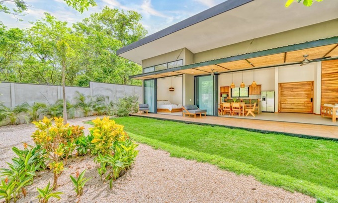 Rio Seco House | Tropical Modern 3-Bedroom House in Avellanas