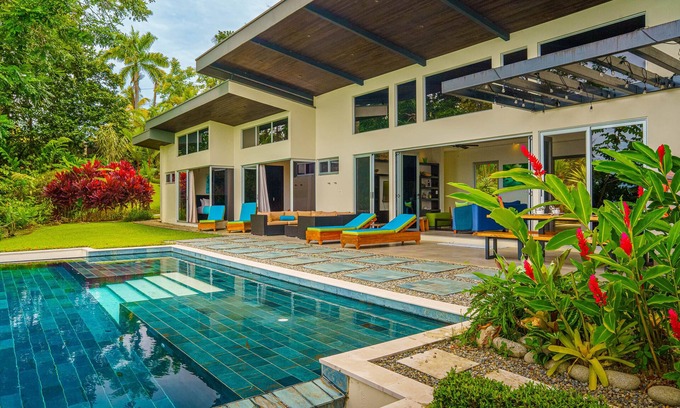 Dominical House | Tropical Modern Masterpiece: 3br/3.5b Infinity pool w/World Class Ocean Views.