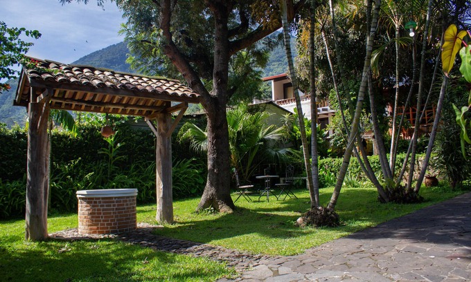 San Pedro La Laguna Villa | Tropical Oasis with Jacuzzi - Lush Garden and Lake View