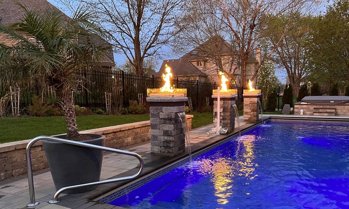 Palos Heights House | Tropical oasis 6000 ft.² estate just 30 minutes from downtown Chicago