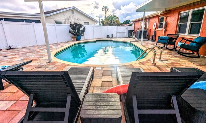 Embassy Hills House | Tropical Oasis -Heated Pool- Whole Home