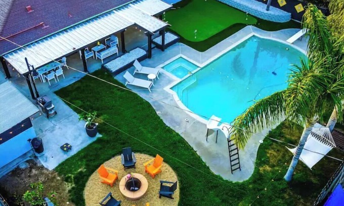 Patton House | Tropical Oasis Retreat Pool/Jacuzzi/Game room/Bar