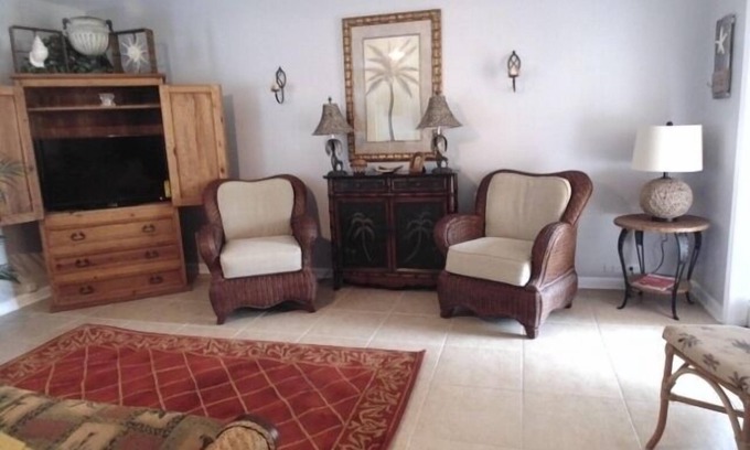 Dolphin Isles Apartment | Tropical oasis 1 bed 3 min walk to beachnStay 1 week save 10% 1 month save 20%