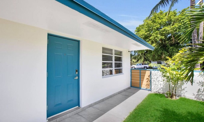 River Oaks Villa | Tropical Oasis near Beach Downtown Airport
