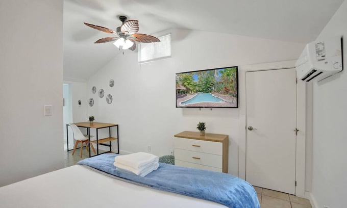 Sailboat Bend Apartment | Tropical Oasis: Studio w/Pool