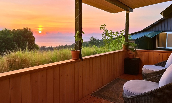 Papaaloa Cabin | Tropical Ocean View Cottage Couples & Solo Retreat, Farm Jungalow Cabin w/180° Sunrise & Ocean View