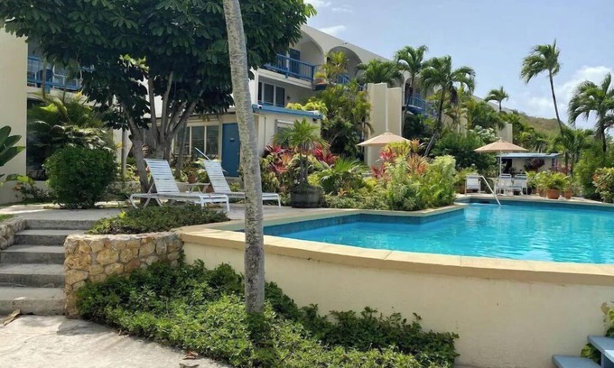 Estate East Street Condo | Tropical one bedroom condo steps from pool.