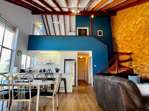 Kalbarri Apartment | Tropical Palms - Kalbarri, WA