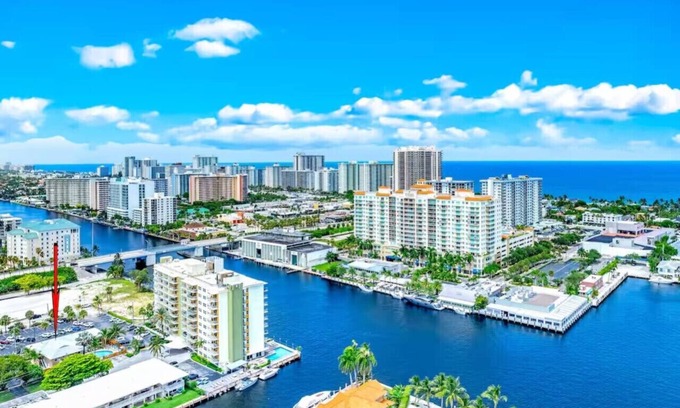 Coral Ridge Apartment | Tropical Paradise + POOL & PATIO