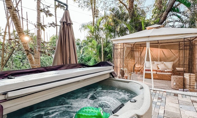 North Naples House | Tropical Paradise House 5 min from the Beach!